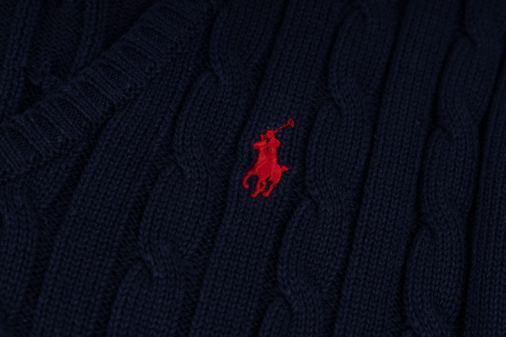P210 #R90 RALPH LAUREN Thirteen colors of Ralph Lauren classic small label embroidery V-neck pullover cable cardigan sweater women's top, high-density LOGO embroidery on the chest, original customization of tag accessories. Made of pure cotton yarn, pure cotton is skin-friendly and comfortable, small label war horse embroidered twist button V-neck sweater🐎High quality, follow the blogger to learn how to wear it! Let’s buy a Ralph Lauren cable sweater. It’s a super hard-to-find series after it became popular. It’s hard to find one on the official website. It’s simple and practical to wear, with a lazy and loose feel. The thickened fabric has more texture, feels soft and delicate, and has a loose fit. Whether worn alone or layered, you can wear different styles of fashion with just one piece!   Size： Sleeve length: 60/61/62/63